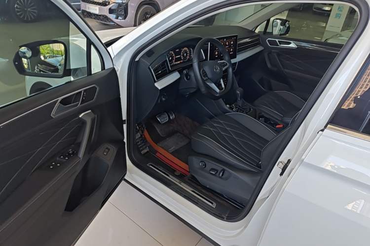 Used Volkswagen Tiguan L 2024 330TSI Automatic Two-Wheel Drive R-Line Enhanced Edition Driver Seat