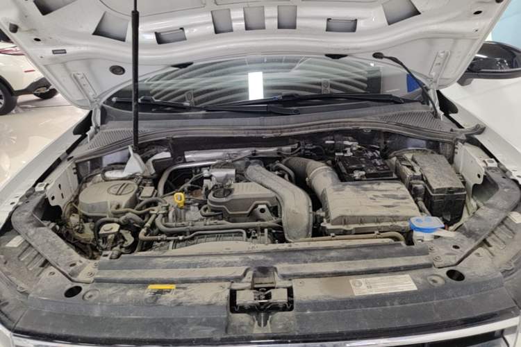 Used Volkswagen Tiguan L 2024 Outstanding Model 300TSI Automatic Two-Wheel Drive Longteng Edition Engine Bay