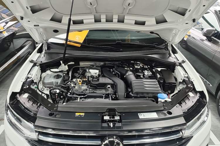 Used Volkswagen Tiguan L 2024 Outstanding Model 300TSI Automatic Two-Wheel Drive Longteng Edition Engine Bay