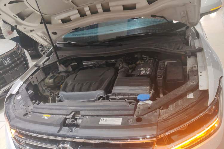 Used Volkswagen Tiguan L 2024 330TSI Automatic Two-Wheel Drive R-Line Enhanced Edition Engine Bay