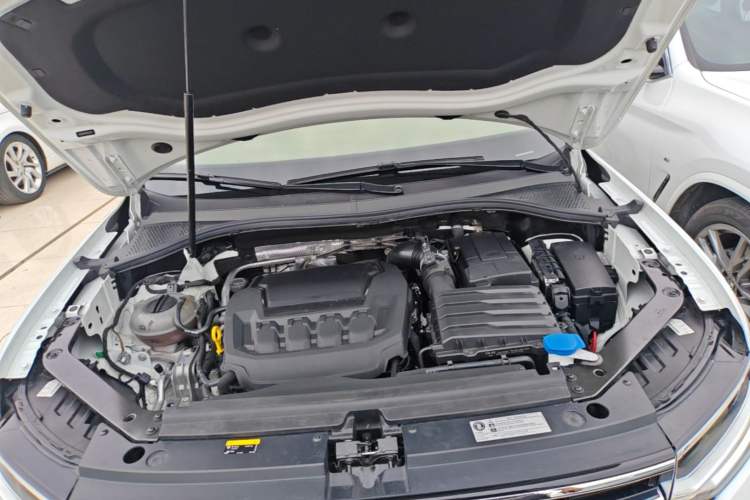 Used Volkswagen Tiguan L 2024 Outstanding Model 330TSI Automatic Two-Wheel Drive R-Line Dragon Glory Edition Engine Bay
