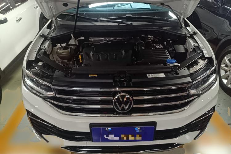 Used Volkswagen Tiguan L 2024 Outstanding Model 330TSI Automatic Two-Wheel Drive R-Line Dragon Glory Edition Engine Bay