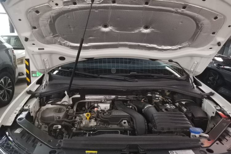 Used Volkswagen Tiguan L 2024 Outstanding Model 300TSI Automatic Two-Wheel Drive Longteng Edition Engine Bay