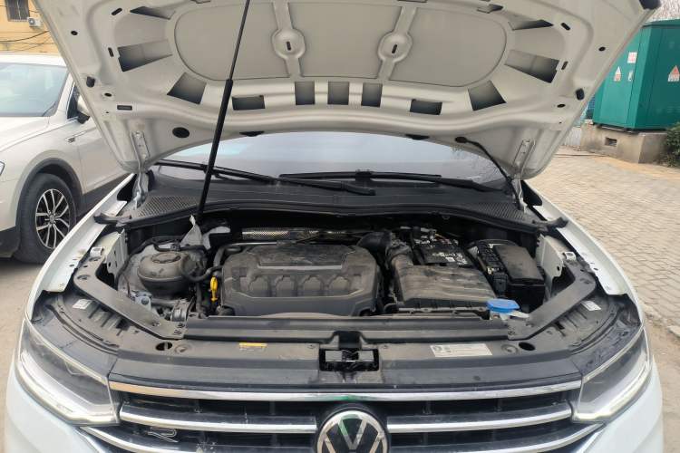 Used Volkswagen Tiguan L 2024 Outstanding Model 330TSI Automatic Two-Wheel Drive R-Line Dragon Glory Edition Engine Bay