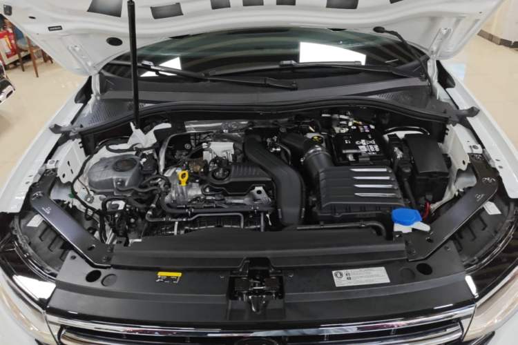 Used Volkswagen Tiguan L 2024 Outstanding Model 300TSI Automatic Two-Wheel Drive Longteng Edition Engine Bay
