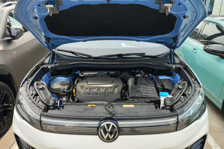 Used Volkswagen Tiguan L 2024 PRO 380TSI Four-Wheel Drive R-Line Prestige Edition Engine Bay