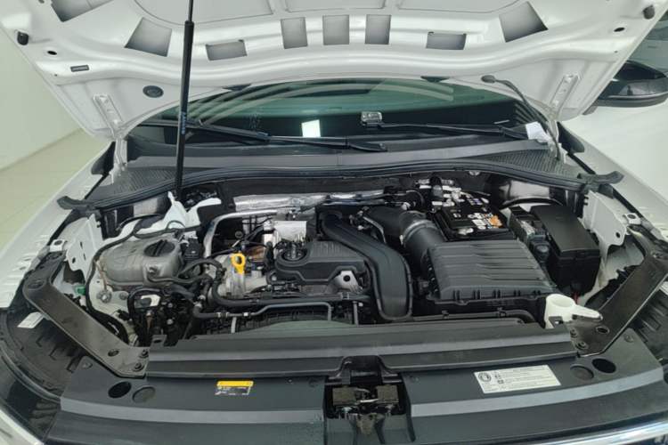 Used Volkswagen Tiguan L 2024 Outstanding Model 300TSI Automatic Two-Wheel Drive Longteng Edition Engine Bay