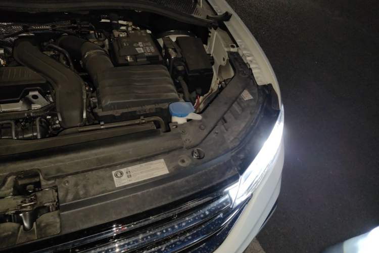 Used Volkswagen Tiguan L 2024 Outstanding Model 300TSI Automatic Two-Wheel Drive Longteng Edition Engine Bay Left