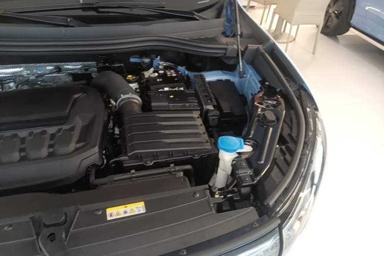 Used Volkswagen Tiguan L 2024 PRO 380TSI Four-Wheel Drive R-Line Prestige Edition Engine Bay Left