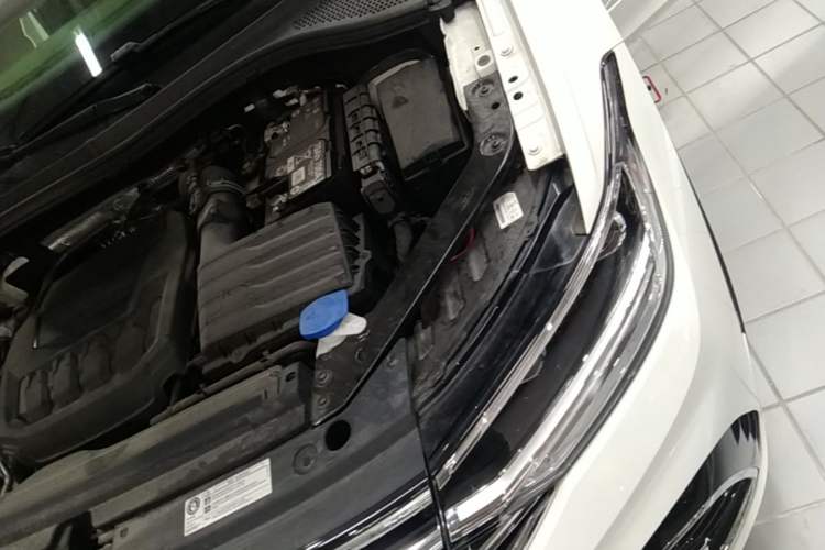 Used Volkswagen Tiguan L 2024 330TSI Automatic Two-Wheel Drive R-Line Enhanced Edition Engine Bay Left