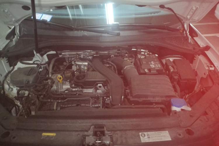 Used Volkswagen Tiguan L 2024 Outstanding Model 300TSI Automatic Two-Wheel Drive Longteng Edition Engine Bay