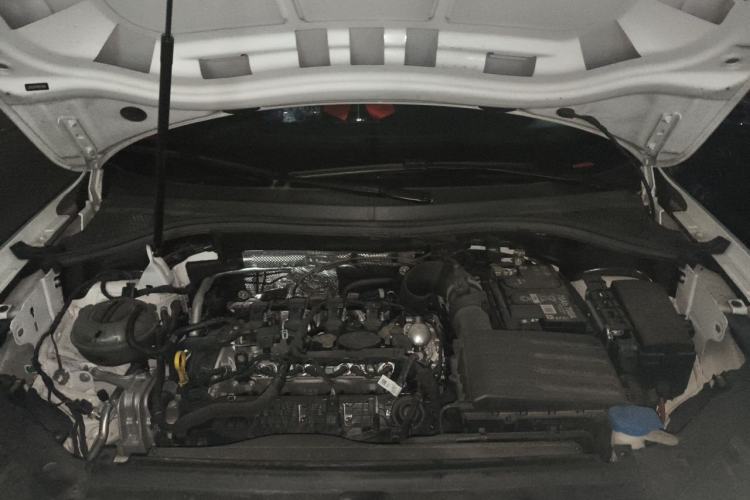 Used Volkswagen Tiguan L 2024 Outstanding Model 330TSI Automatic Two-Wheel Drive R-Line Dragon Glory Edition Engine Bay