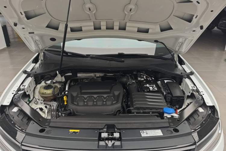 Used Volkswagen Tiguan L 2024 330TSI Automatic Two-Wheel Drive R-Line Enhanced Edition Engine Bay