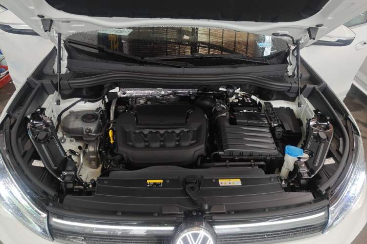 Used Volkswagen Tiguan L 2024 PRO 330TSI Two-Wheel Drive R-Line Smart Edition Engine Bay