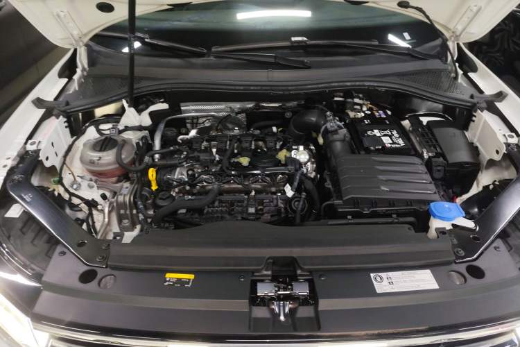 Used Volkswagen Tiguan L 2024 Outstanding Model 330TSI Automatic Two-Wheel Drive R-Line Dragon Glory Edition Engine Bay