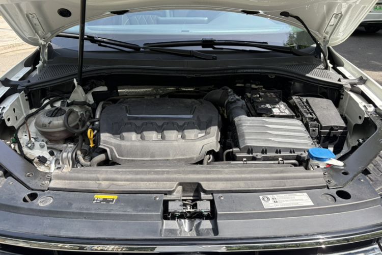 Used Volkswagen Tiguan L 2024 Outstanding Model 330TSI Automatic Two-Wheel Drive R-Line Dragon Glory Edition Engine Bay