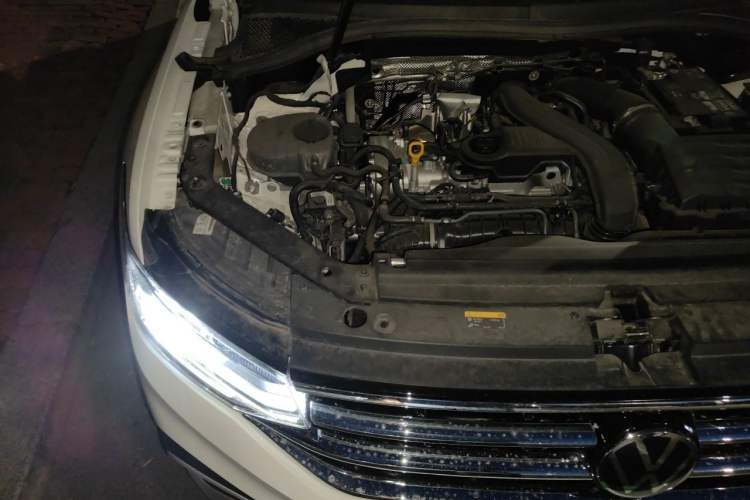 Used Volkswagen Tiguan L 2024 Outstanding Model 300TSI Automatic Two-Wheel Drive Longteng Edition Engine Bay Right