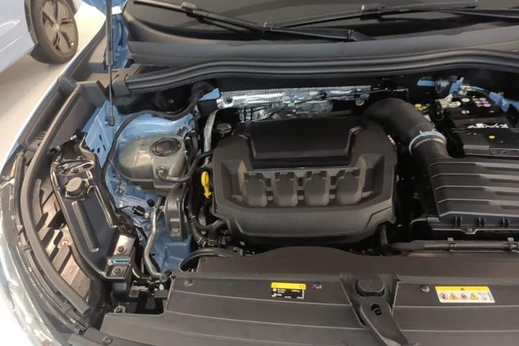 Used Volkswagen Tiguan L 2024 PRO 380TSI Four-Wheel Drive R-Line Prestige Edition Engine Bay Right