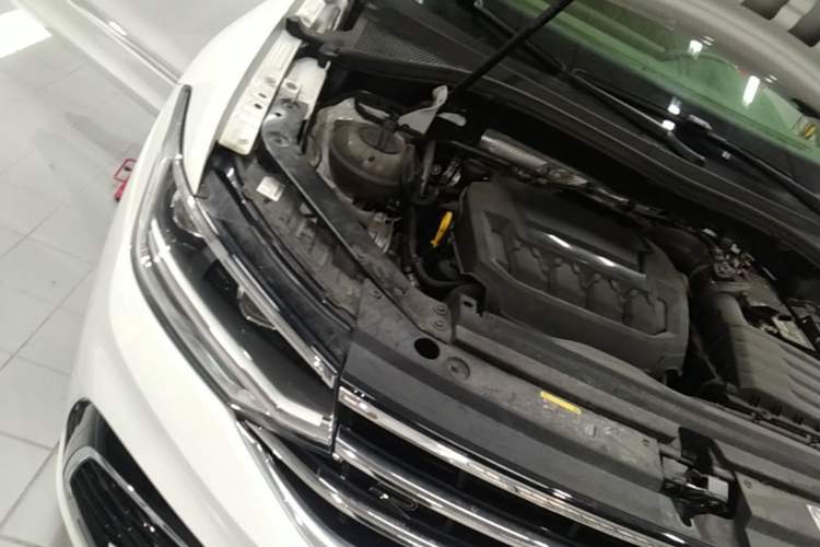 Used Volkswagen Tiguan L 2024 330TSI Automatic Two-Wheel Drive R-Line Enhanced Edition Engine Bay Right