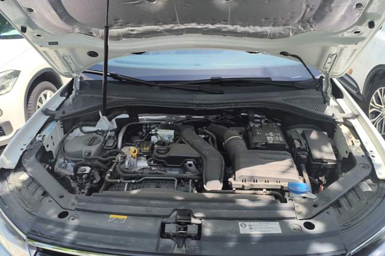 Used Volkswagen Tiguan L 2024 Outstanding Model 300TSI Automatic Two-Wheel Drive Longteng Edition Engine Bay
