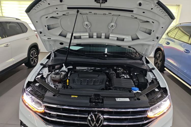 Used Volkswagen Tiguan L 2024 Outstanding Model 330TSI Automatic Two-Wheel Drive R-Line Dragon Glory Edition Engine Bay