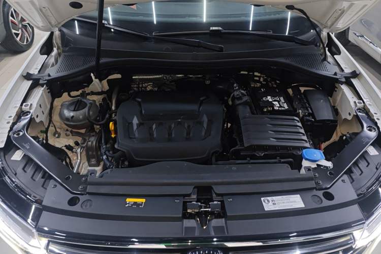 Used Volkswagen Tiguan L 2024 Outstanding Model 330TSI Automatic Two-Wheel Drive R-Line Dragon Glory Edition Engine Bay