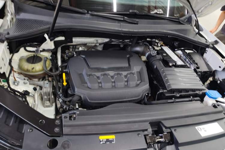 Used Volkswagen Tiguan L 2024 330TSI Automatic Two-Wheel Drive R-Line Enhanced Edition Engine Bay