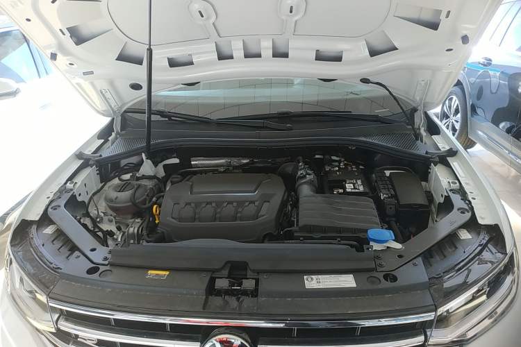 Used Volkswagen Tiguan L 2024 Outstanding Model 330TSI Automatic Two-Wheel Drive R-Line Dragon Glory Edition Engine Bay