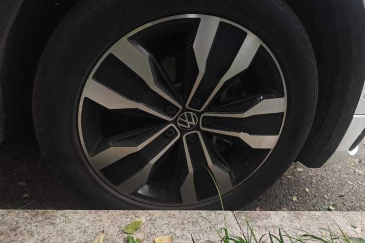Used Volkswagen Tiguan L 2024 330TSI Automatic Two-Wheel Drive R-Line Enhanced Edition Exterior 1