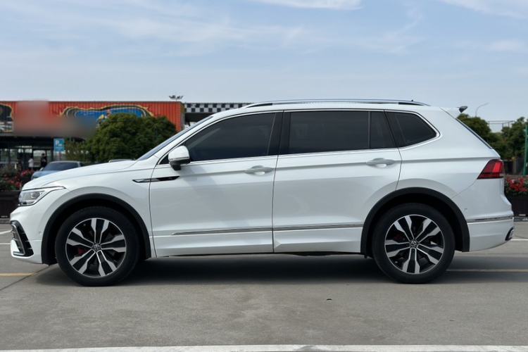 Used Volkswagen Tiguan L 2024 330TSI Automatic Two-Wheel Drive R-Line Enhanced Edition Exterior 2