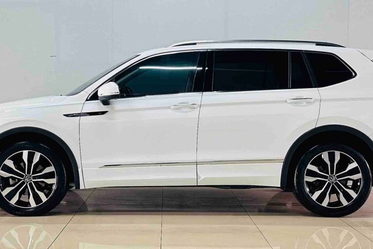 Used Volkswagen Tiguan L 2024 330TSI Automatic Two-Wheel Drive R-Line Enhanced Edition Exterior 3
