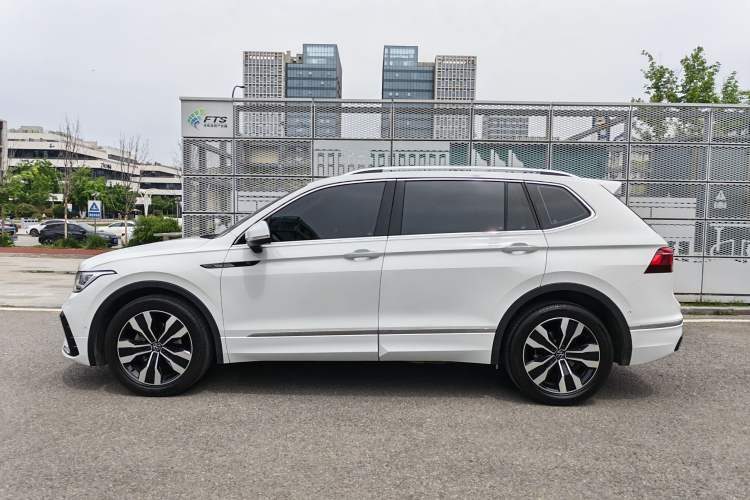 Used Volkswagen Tiguan L 2024 330TSI Automatic Two-Wheel Drive R-Line Enhanced Edition Exterior 3