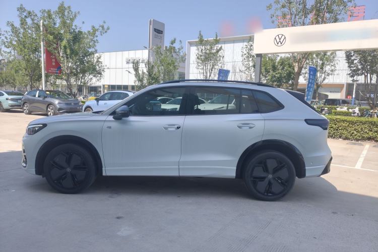 Used Volkswagen Tiguan L 2024 PRO 380TSI Four-Wheel Drive R-Line Prestige Edition Exterior 3
