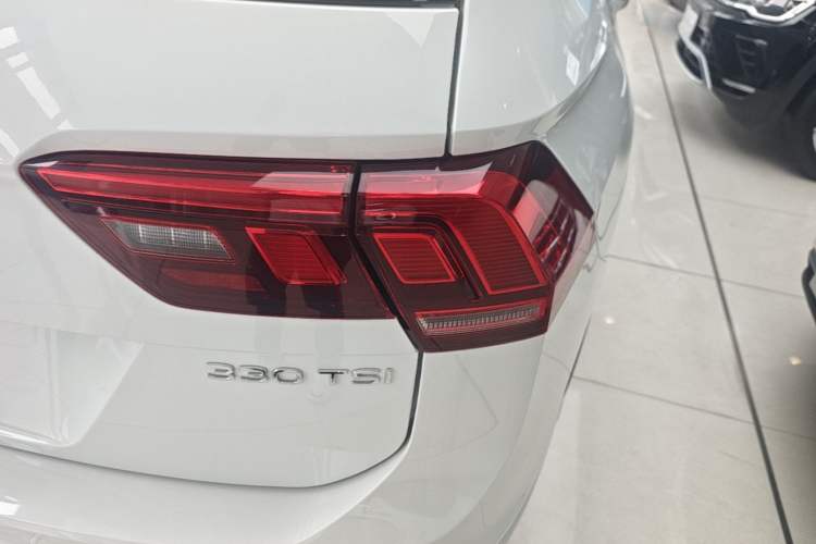 Used Volkswagen Tiguan L 2024 Outstanding Model 330TSI Automatic Two-Wheel Drive R-Line Dragon Glory Edition Exterior 3