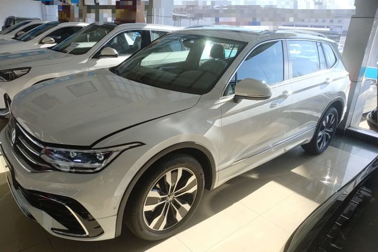 Used Volkswagen Tiguan L 2024 Outstanding Model 330TSI Automatic Two-Wheel Drive R-Line Dragon Glory Edition Exterior 3
