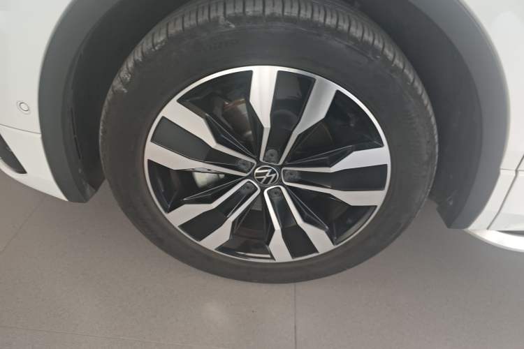 Used Volkswagen Tiguan L 2024 Outstanding Model 330TSI Automatic Two-Wheel Drive R-Line Dragon Glory Edition Exterior 4