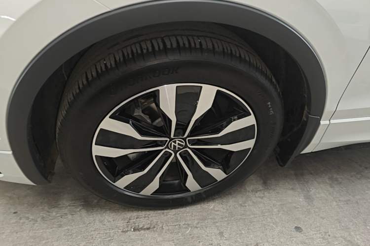 Used Volkswagen Tiguan L 2024 330TSI Automatic Two-Wheel Drive R-Line Enhanced Edition Exterior 4
