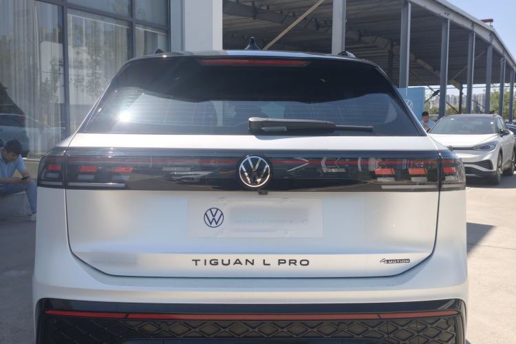 Used Volkswagen Tiguan L 2024 PRO 380TSI Four-Wheel Drive R-Line Prestige Edition Exterior 4