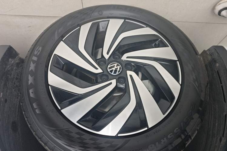 Used Volkswagen Tiguan L 2024 Outstanding Model 330TSI Automatic Two-Wheel Drive R-Line Dragon Glory Edition Exterior 4