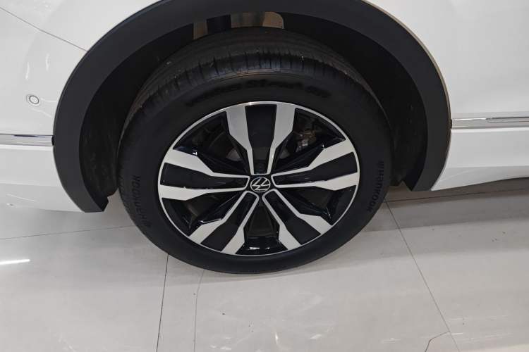 Used Volkswagen Tiguan L 2024 Outstanding Model 330TSI Automatic Two-Wheel Drive R-Line Dragon Glory Edition Exterior 4