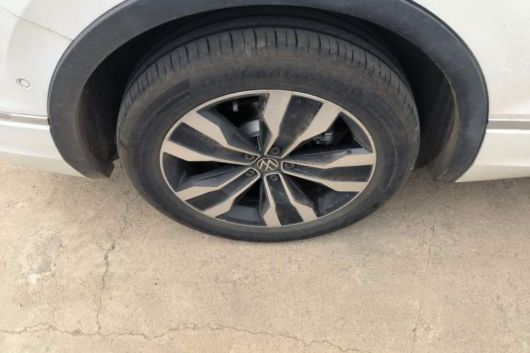 Used Volkswagen Tiguan L 2024 Outstanding Model 330TSI Automatic Two-Wheel Drive R-Line Dragon Glory Edition Exterior 5