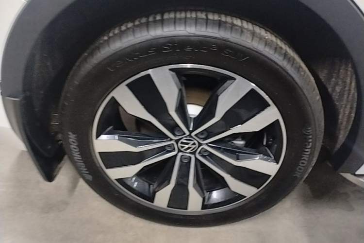 Used Volkswagen Tiguan L 2024 330TSI Automatic Two-Wheel Drive R-Line Enhanced Edition Exterior 5