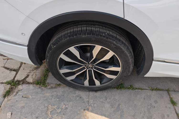Used Volkswagen Tiguan L 2024 330TSI Automatic Two-Wheel Drive R-Line Enhanced Edition Exterior 5
