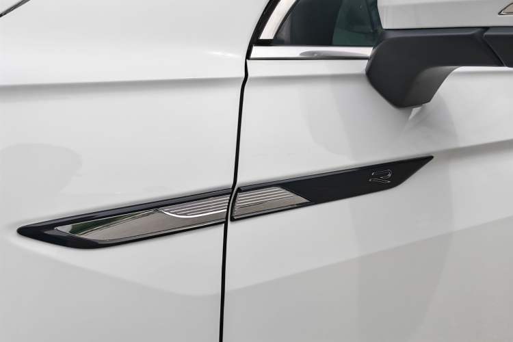 Used Volkswagen Tiguan L 2024 330TSI Automatic Two-Wheel Drive R-Line Enhanced Edition Exterior 8