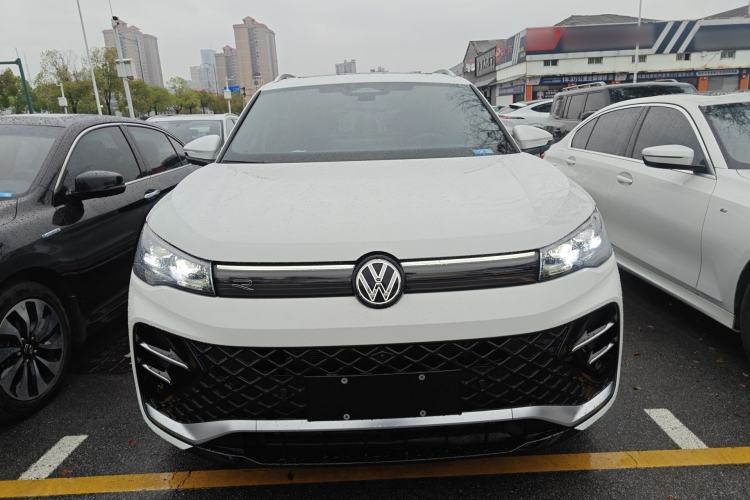 Used Volkswagen Tiguan L 2024 PRO 330TSI Two-Wheel Drive R-Line Smart Edition Front