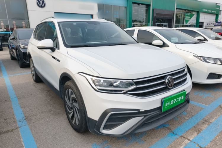 Used Volkswagen Tiguan L 2024 300TSI Automatic Two-Wheel Drive Smart Edition Front Right 45 Deg