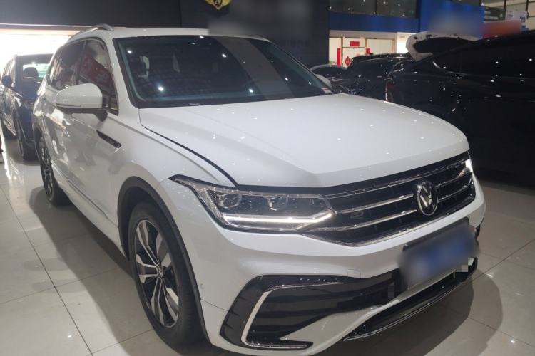Used Volkswagen Tiguan L 2024 330TSI Automatic Two-Wheel Drive R-Line Enhanced Edition Front Right 45 Deg