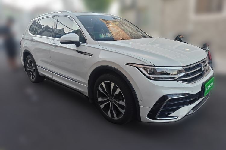 Used Volkswagen Tiguan L 2024 330TSI Automatic Two-Wheel Drive R-Line Enhanced Edition Front Right 45 Deg