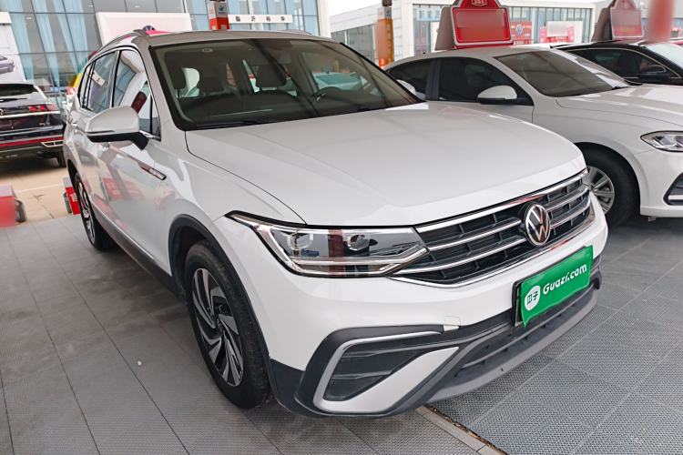 Used Volkswagen Tiguan L 2024 300TSI Automatic Two-Wheel Drive Smart Edition Front Right 45 Deg