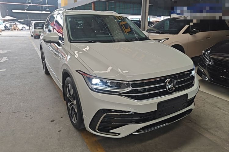 Used Volkswagen Tiguan L 2024 330TSI Automatic Two-Wheel Drive R-Line Enhanced Edition Front Right 45 Deg